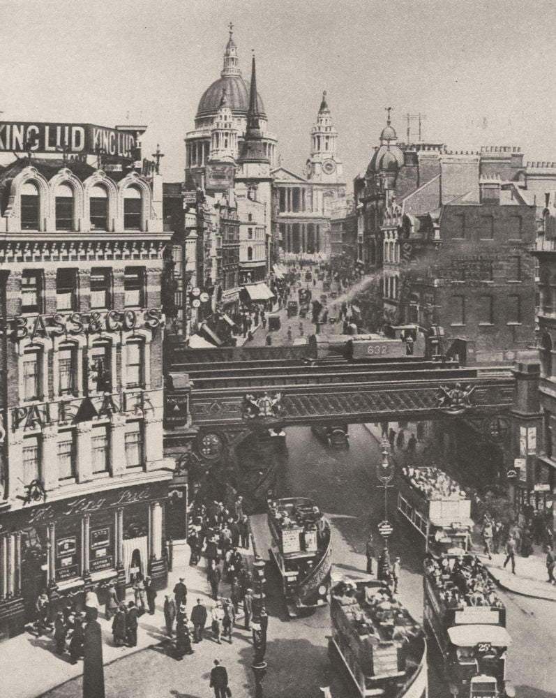 LONDON.Spire of St. Martin's Ludgate silhouetted against bulk of St. Paul's 1926